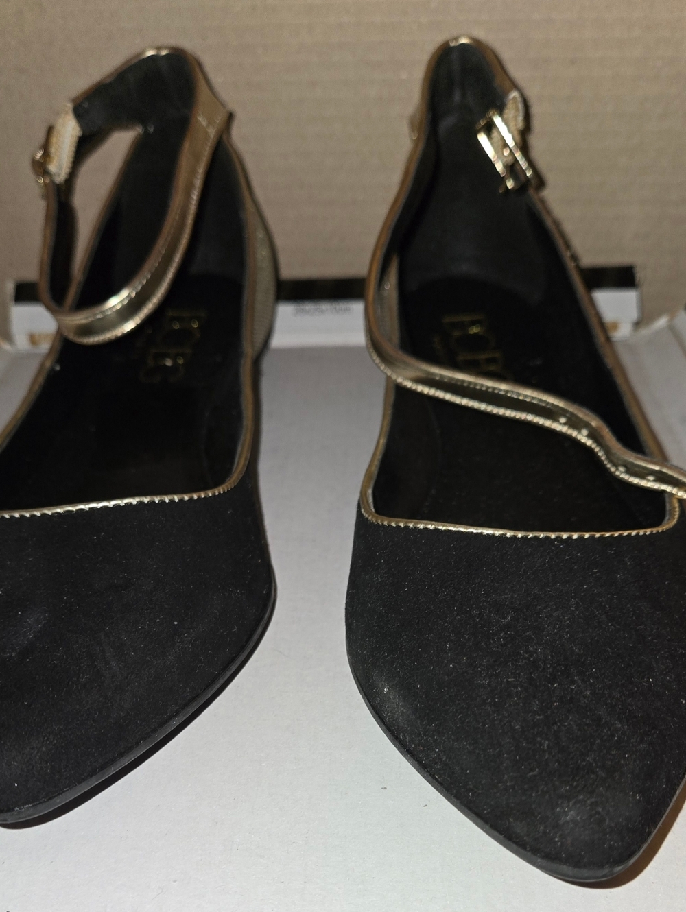 BNIB BCBG Zuma Black & Gold Ankle Strap Flats Sz 10 M - Picture 2 of 8
